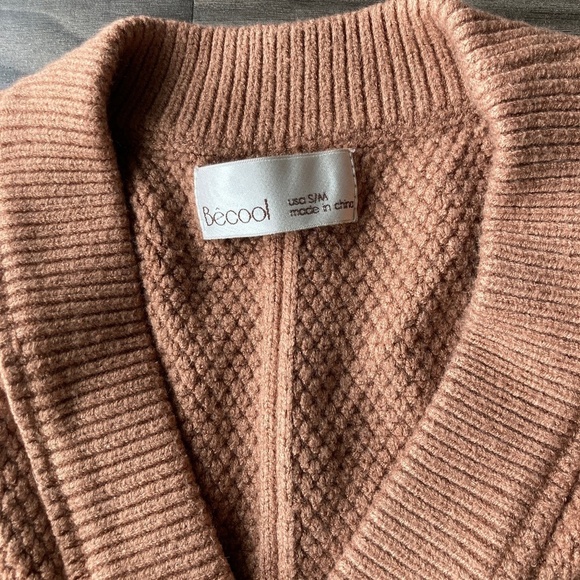 Women's Tan Cable Knit Sweater Vest - Picture 5 of 5